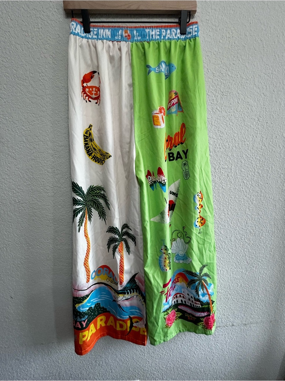The Paradise Inn Pants Womens L Wide Leg Tropical Resort Split Color Graphic - Picture 2 of 7